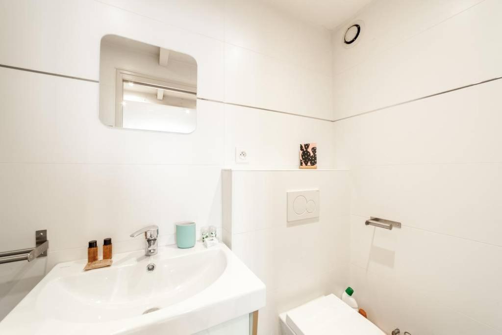 Studio Parfaitement Equipe - Metro Cordeliers Ail Лион Экстерьер фото