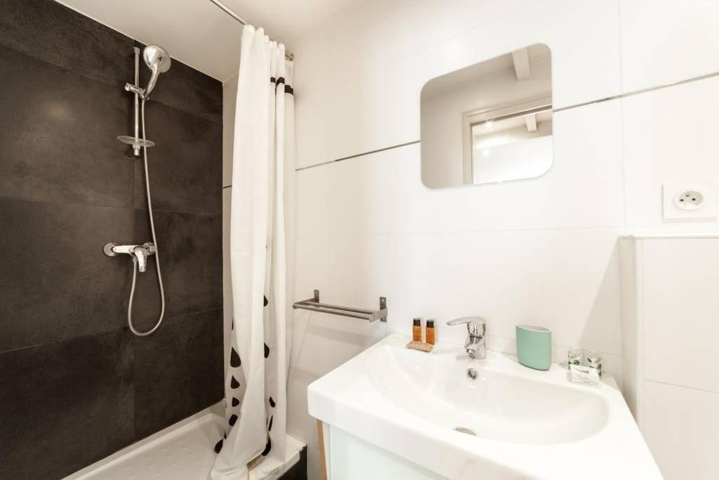 Studio Parfaitement Equipe - Metro Cordeliers Ail Лион Экстерьер фото